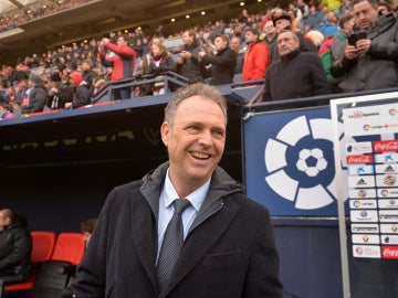 Joaquín Caparrós, en el banquillo de Osasuna Joaquín Caparrós, en el banquillo de Osasuna
