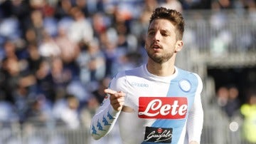 Dries Mertens celebrando uno de sus goles frente al Cagliari