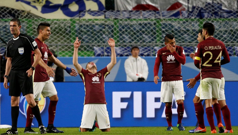 Los jugadores del América de México celebran su victoria en el Mundialito