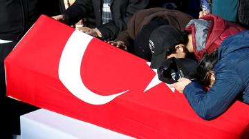 Funeral por las víctimas del doble atentado en Estambul