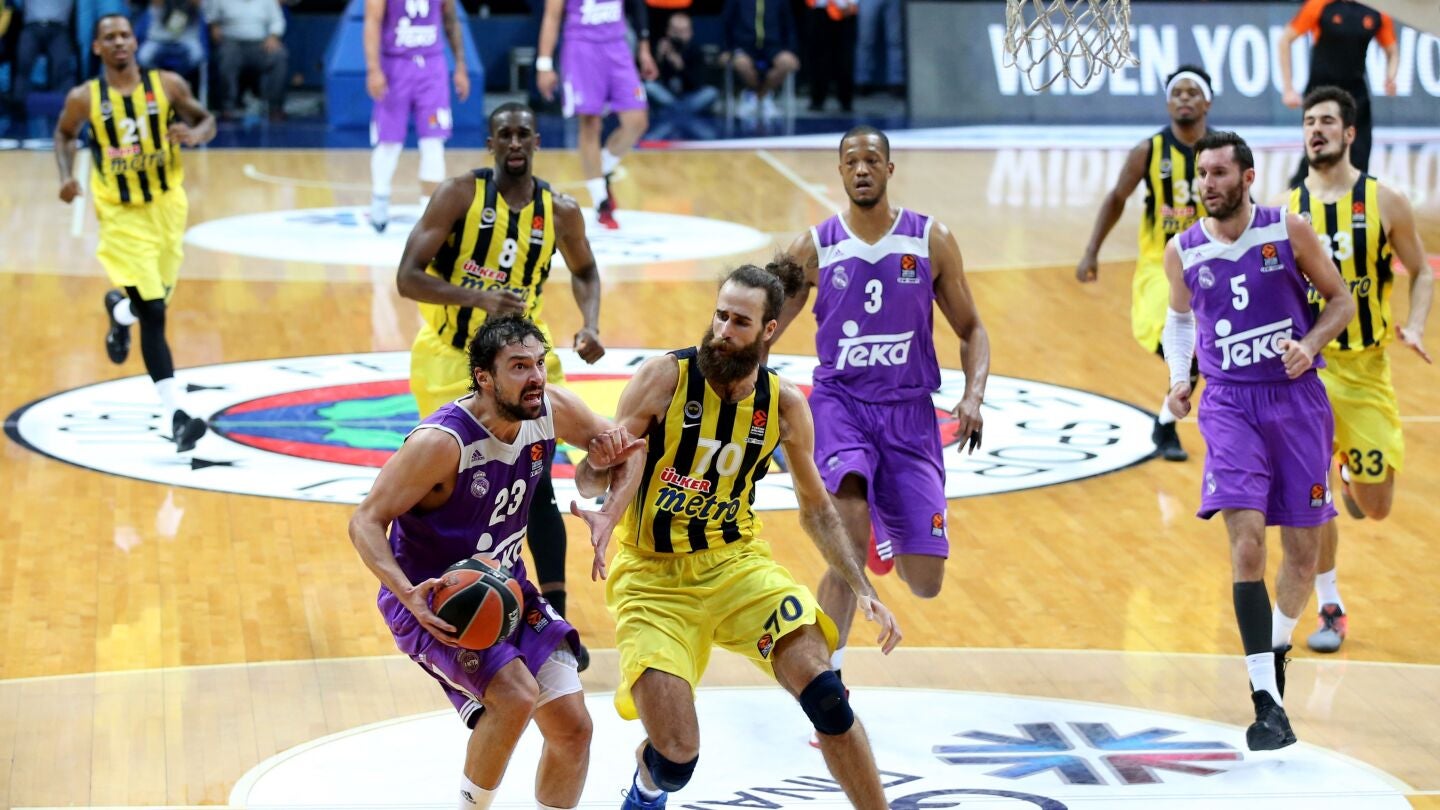 Sergio Llull entra a canasta ante Datome