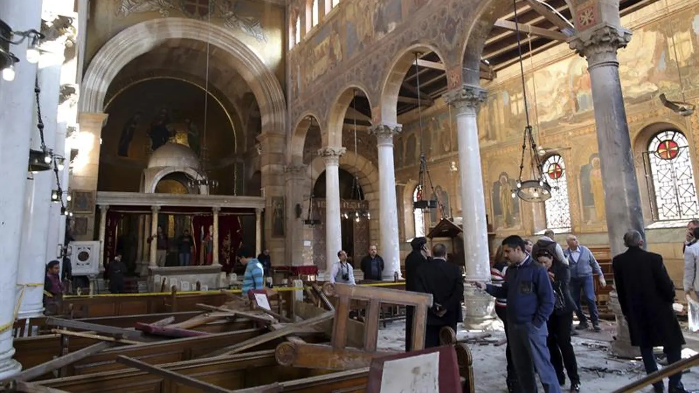 Una iglesia copta de El Cairo, víctima de un atentado Una iglesia copta de El Cairo, víctima de un atentado