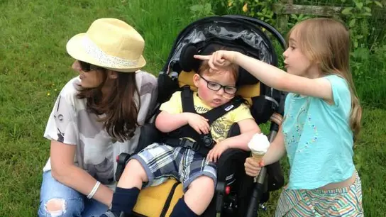 Jenny McMillan y su hijo Jenny McMillan y su hijo