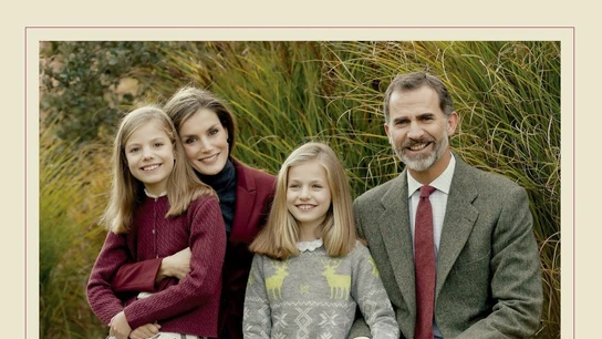 Felicitación navideña de los reyes de España y sus hijas Felicitación navideña de los reyes de España y sus hijas