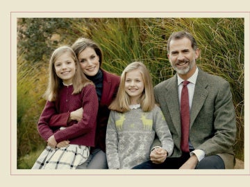 Felicitación navideña de los reyes de España y sus hijas Felicitación navideña de los reyes de España y sus hijas