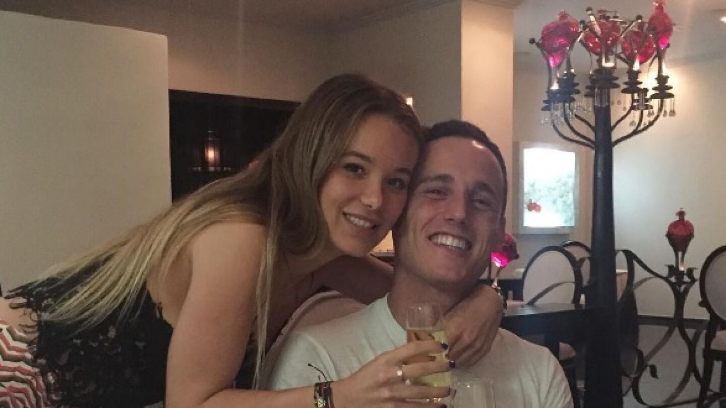 Pol Espargar&oacute; junto a su pareja 