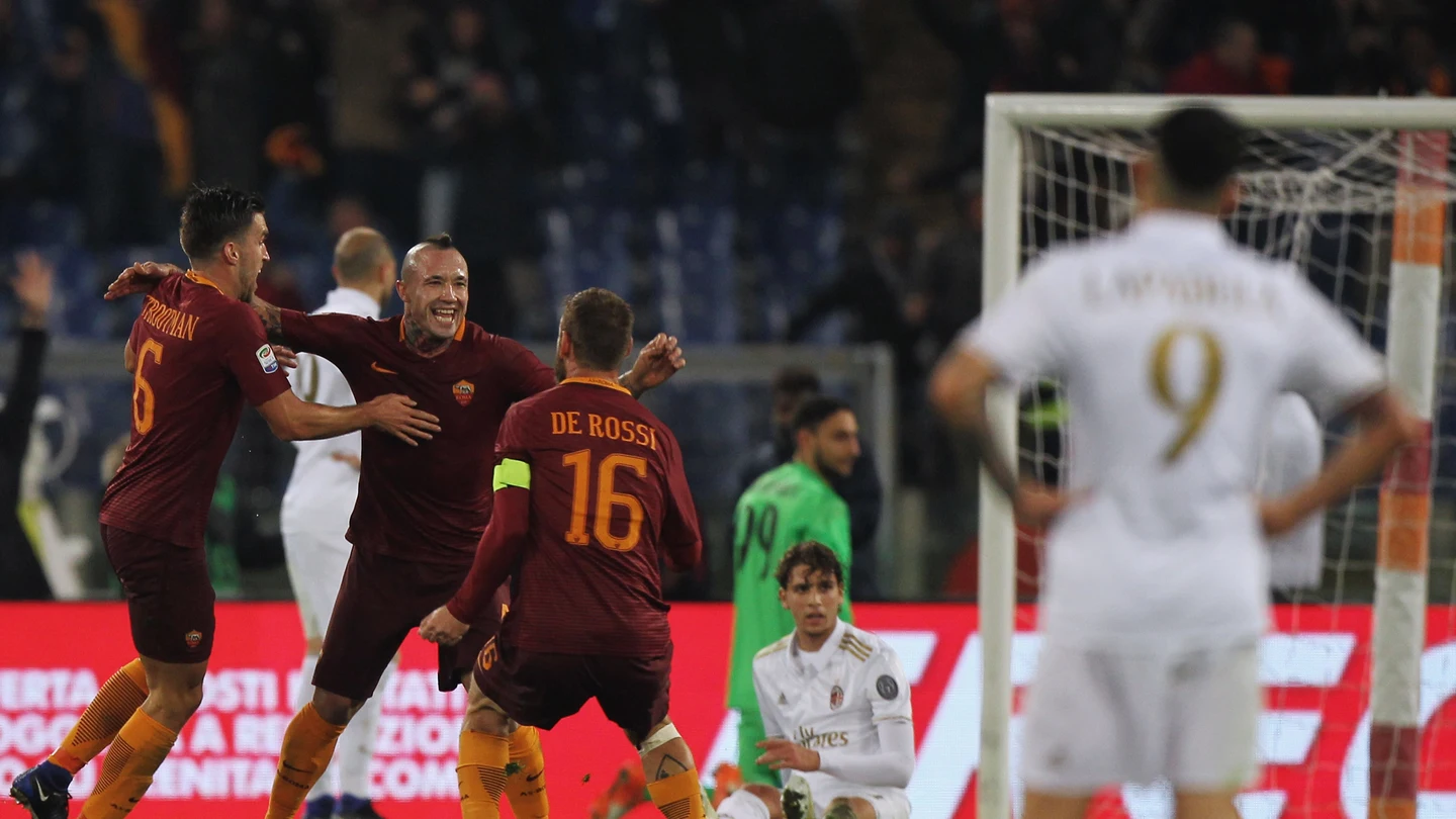 Radja Nainggolan celebra su gol ante el Milan Radja Nainggolan celebra su gol ante el Milan