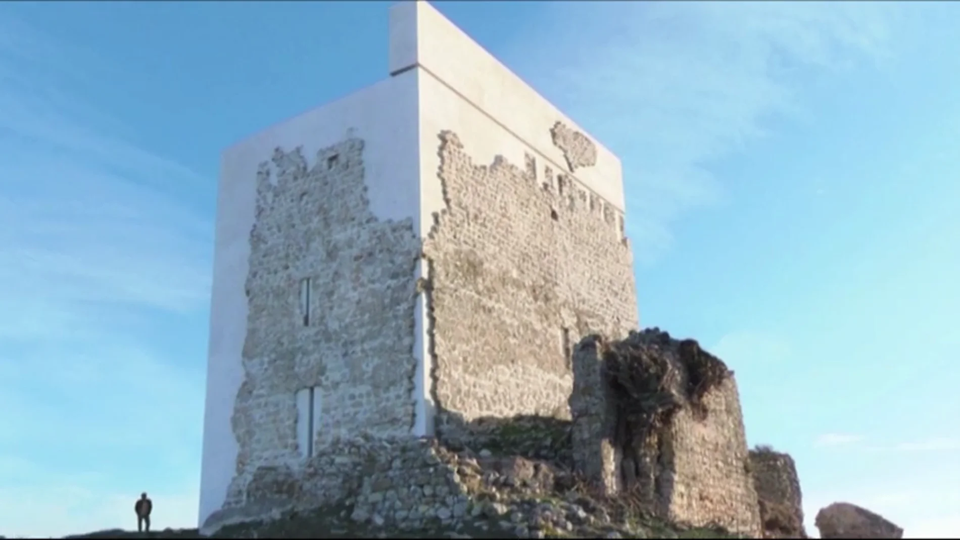Frame 26.701836 de: La polémica restauración del Castillo de Matrera, en Cádiz, gana el American Architecture Prize