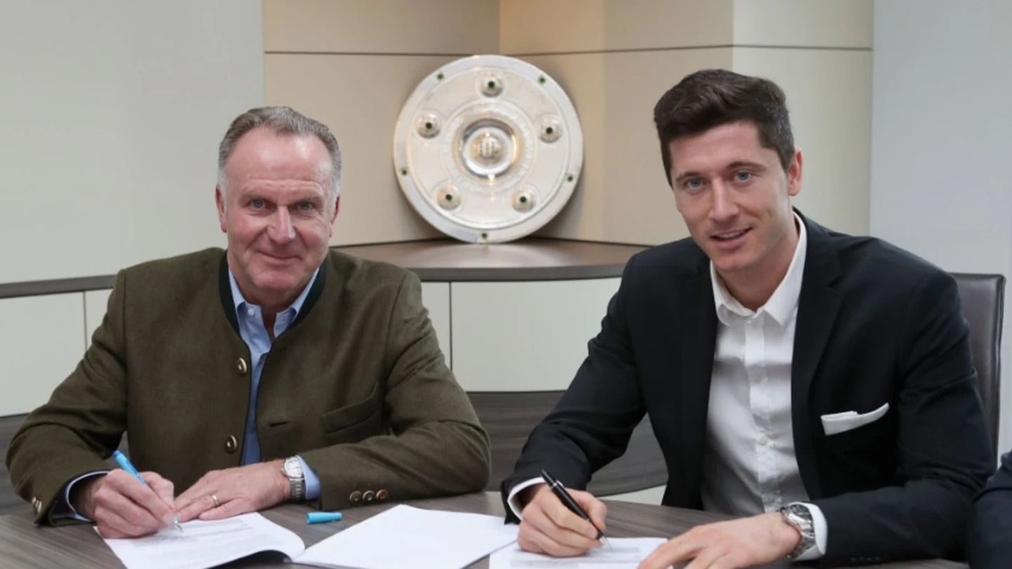 Lewandowski firma la prolongación de su contrato con el Bayern Lewandowski firma la prolongación de su contrato con el Bayern