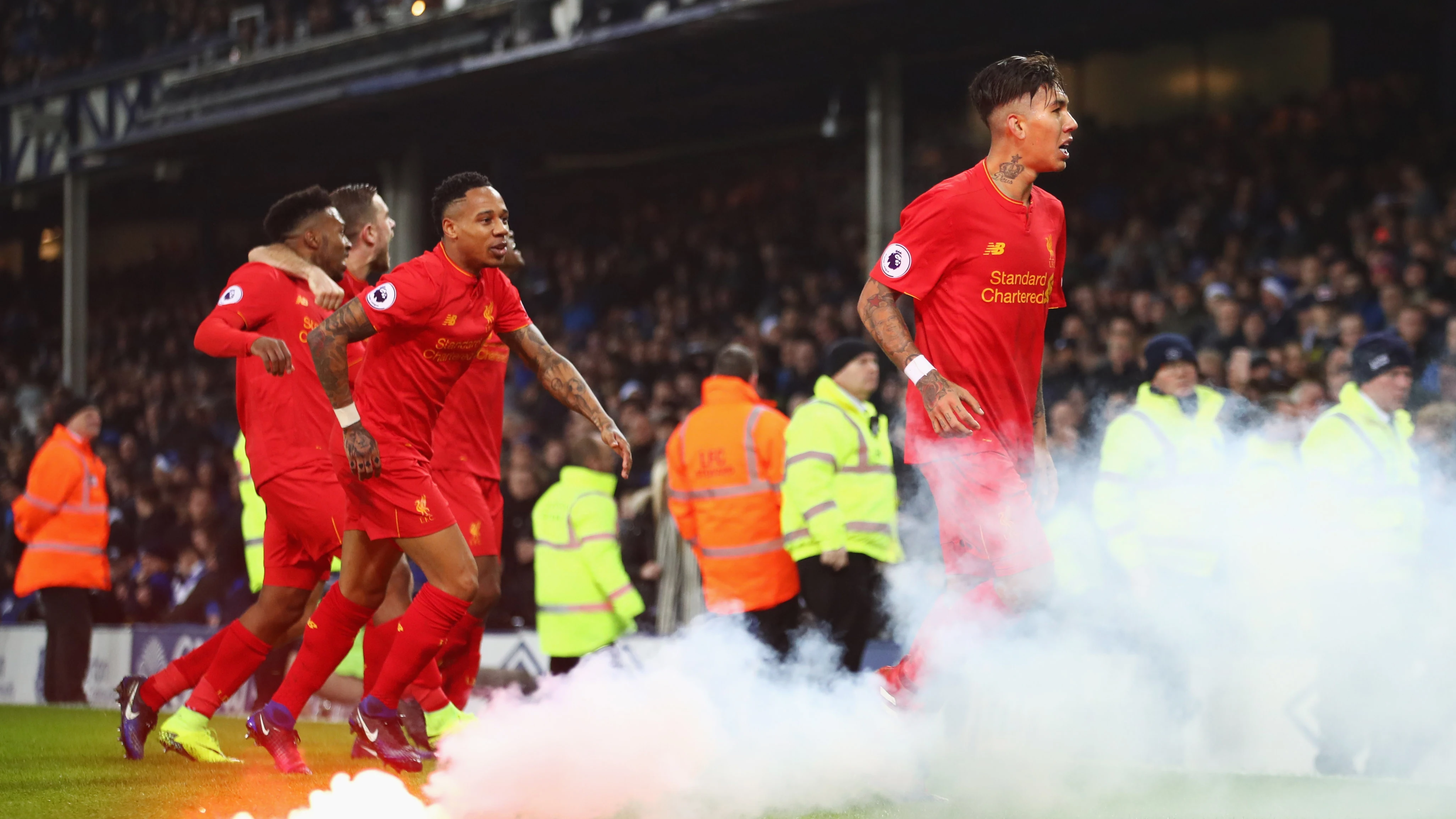 Los jugadores del Liverpool celebran el gol de Mané ante el Everton