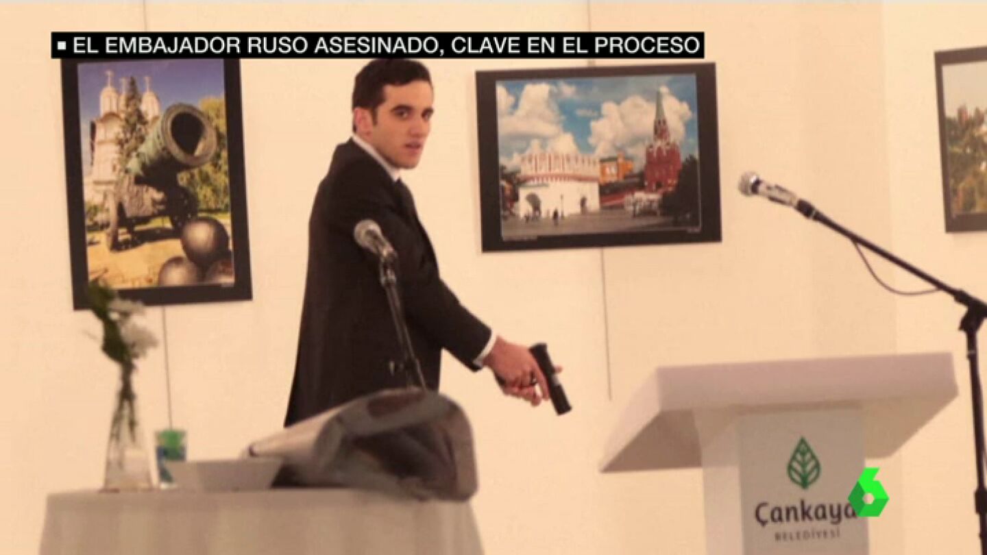 Frame 67.430545 de: asesino embajador