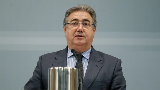 El ministro del Interior, Juan Ignacio Zoido, durante la rueda de prensa posterior a la reunión de la mesa de evaluación de la amenaza terrorista mantenida con los máximos responsables de las fuerzas de seguridad El ministro del Interior, Juan Ignacio Zoido, durante la rueda de prensa posterior a la reunión de la mesa de evaluación de la amenaza terrorista mantenida con los máximos responsables de las fuerzas de seguridad