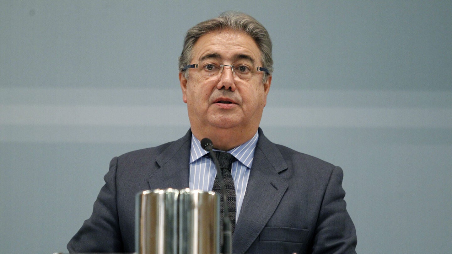 El ministro del Interior, Juan Ignacio Zoido, durante la rueda de prensa posterior a la reuni&oacute;n de la mesa de evaluaci&oacute;n de la amenaza terrorista mantenida con los m&aacute;ximos responsables de las fuerzas de seguridad