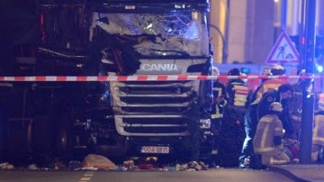 El camión que ha atropellado a decenas de personas en Berlín