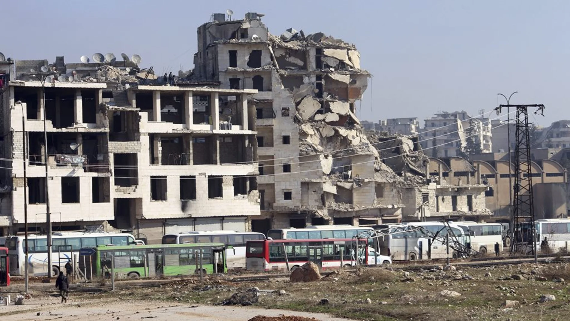 Autobuses antes de las evacuaciones en Alepo