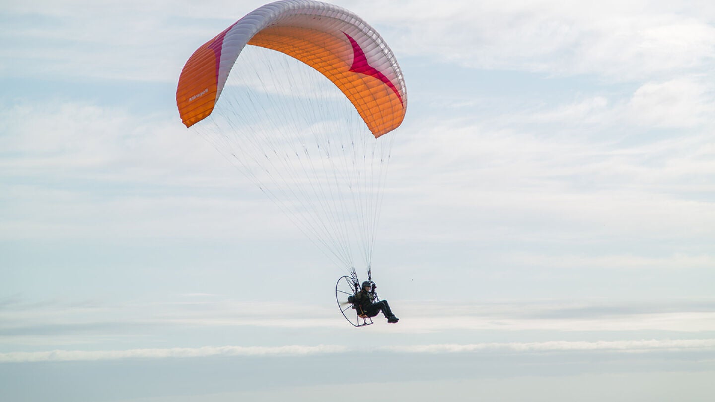 Sacha Dench en pleno vuelo