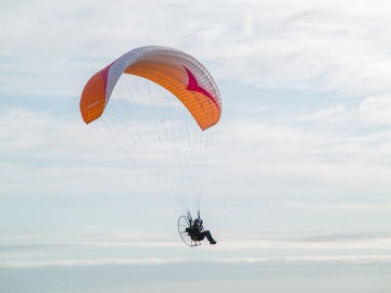 Sacha Dench en pleno vuelo Sacha Dench en pleno vuelo