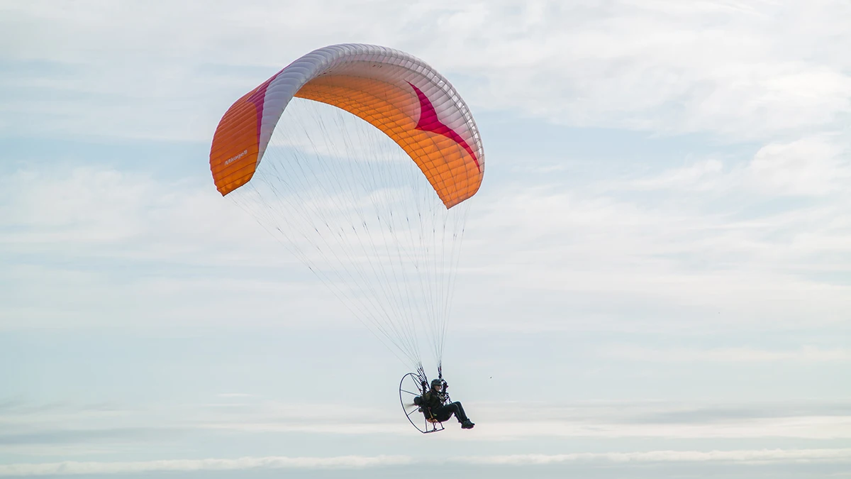 Sacha Dench en pleno vuelo