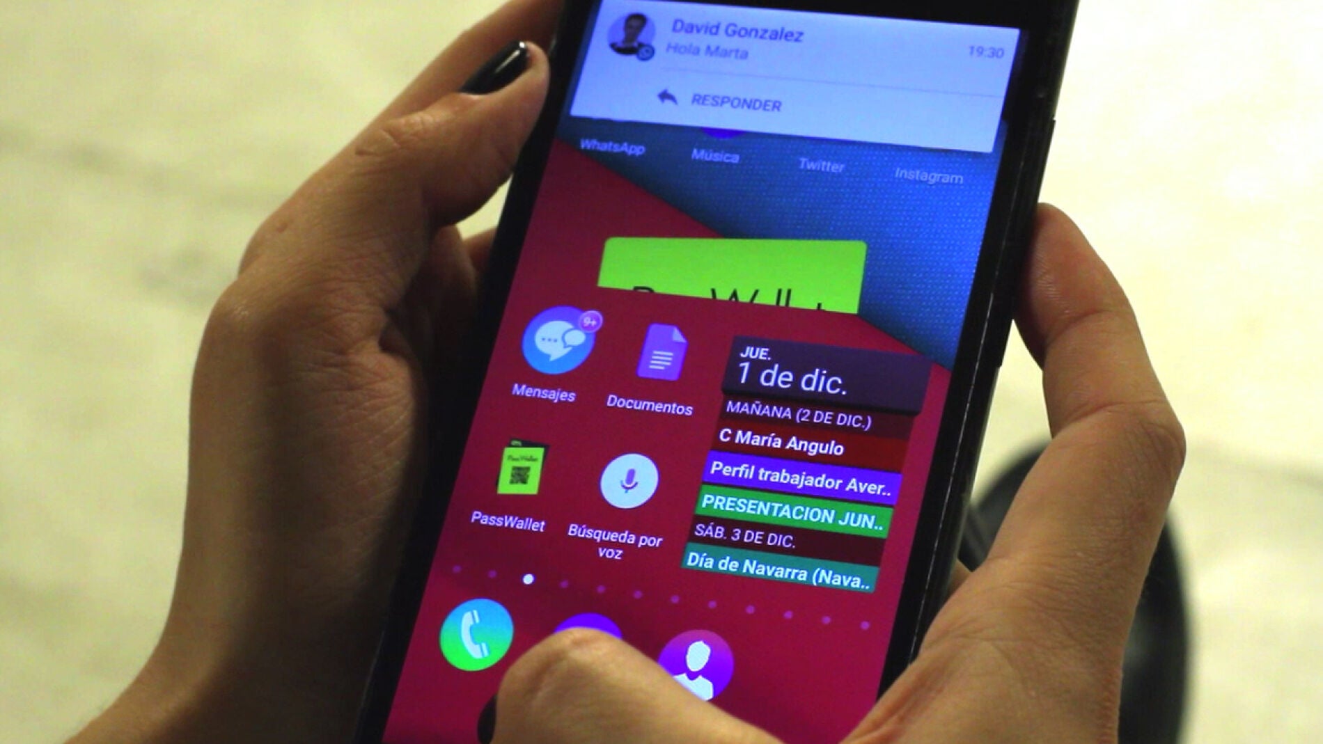 Haz que tu móvil lea en alto los mensajes de WhatsApp como si fuera una radio