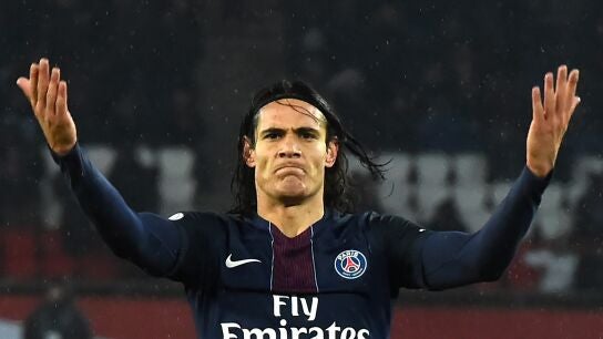Cavani celebra su gol contra el Lorient
