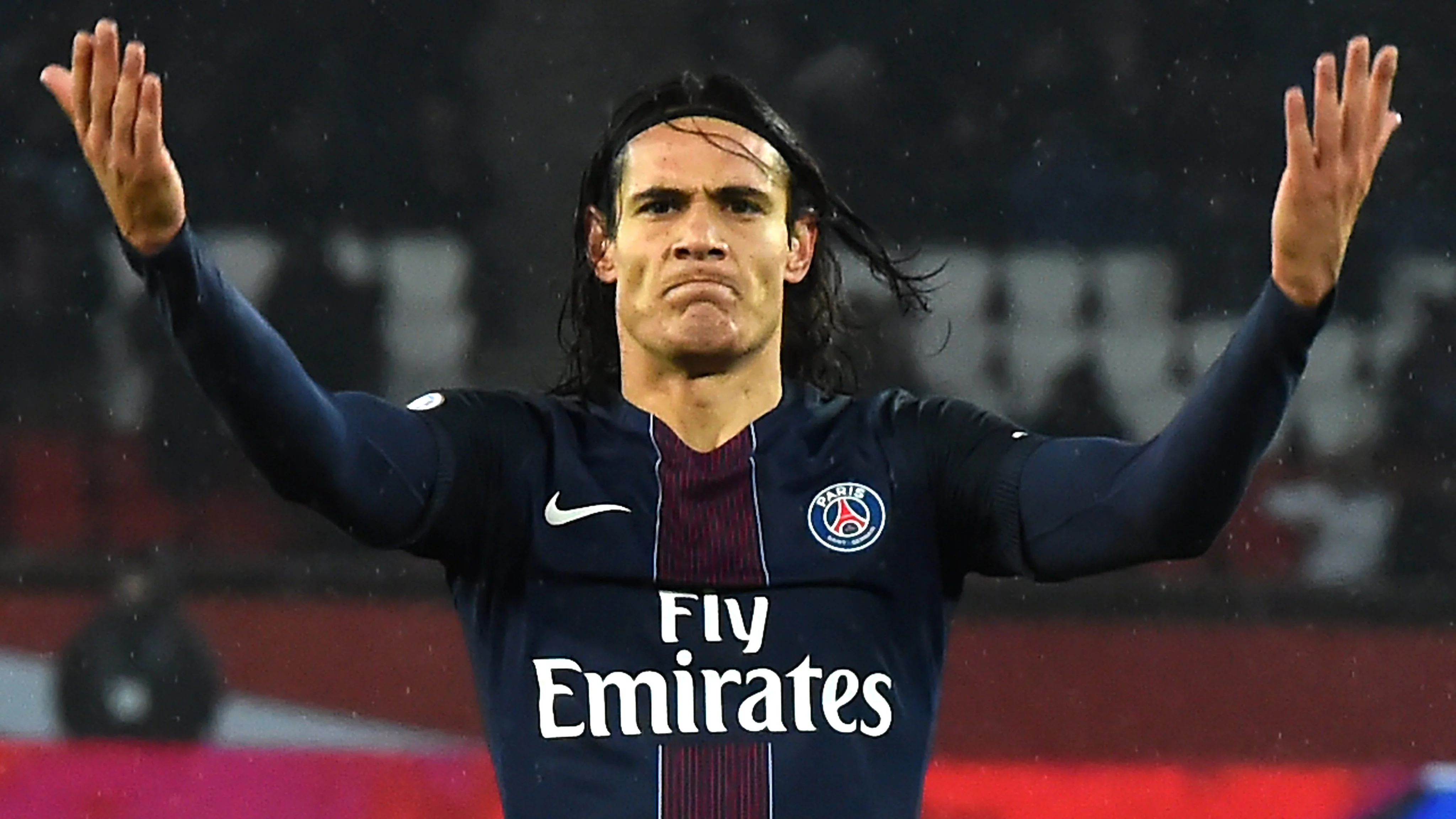Cavani celebra su gol contra el Lorient Cavani celebra su gol contra el Lorient