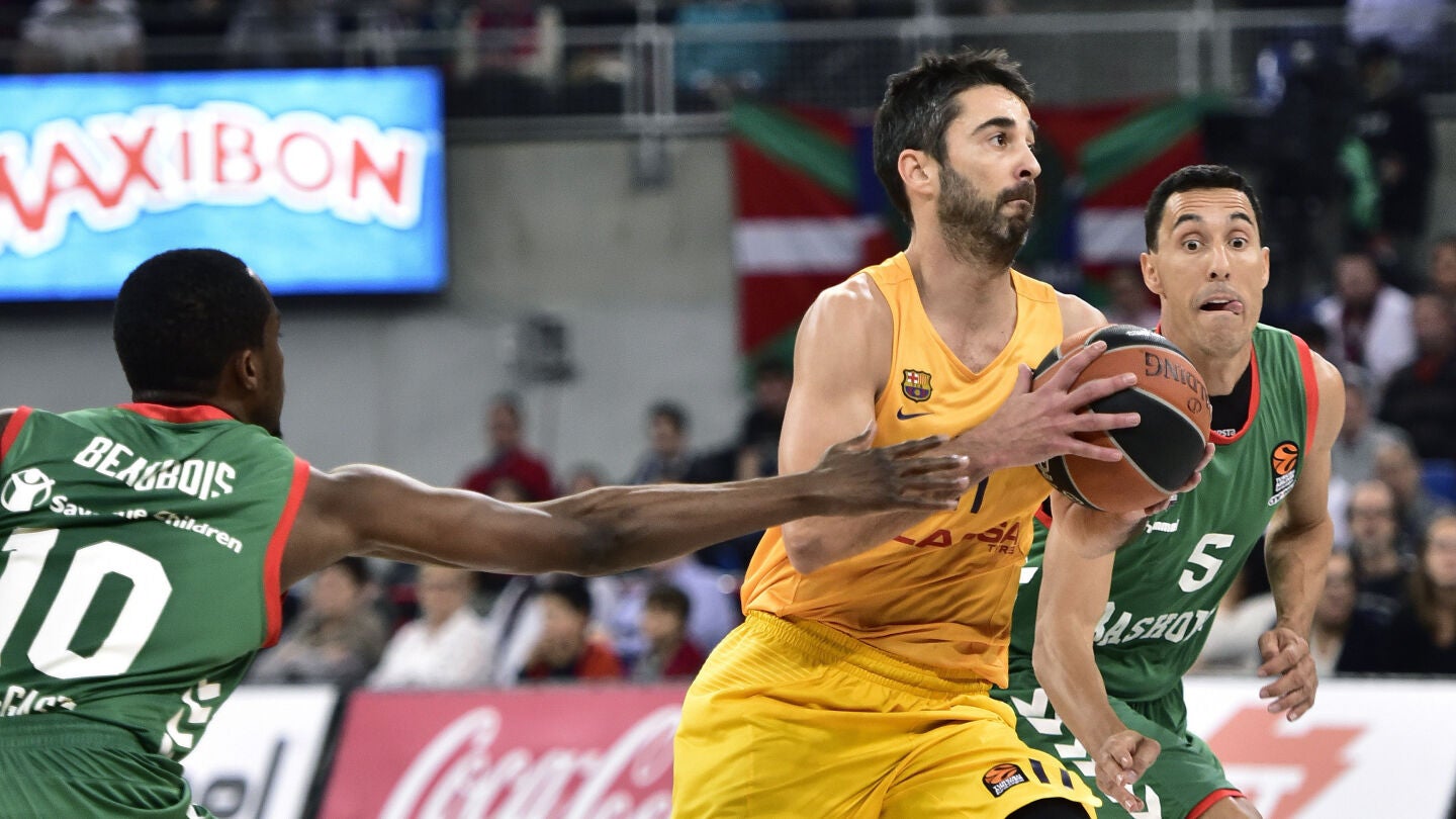 Juan Carlos Navarro intenta entrar a canasta ante la defensa de Beaubois y Prigioni