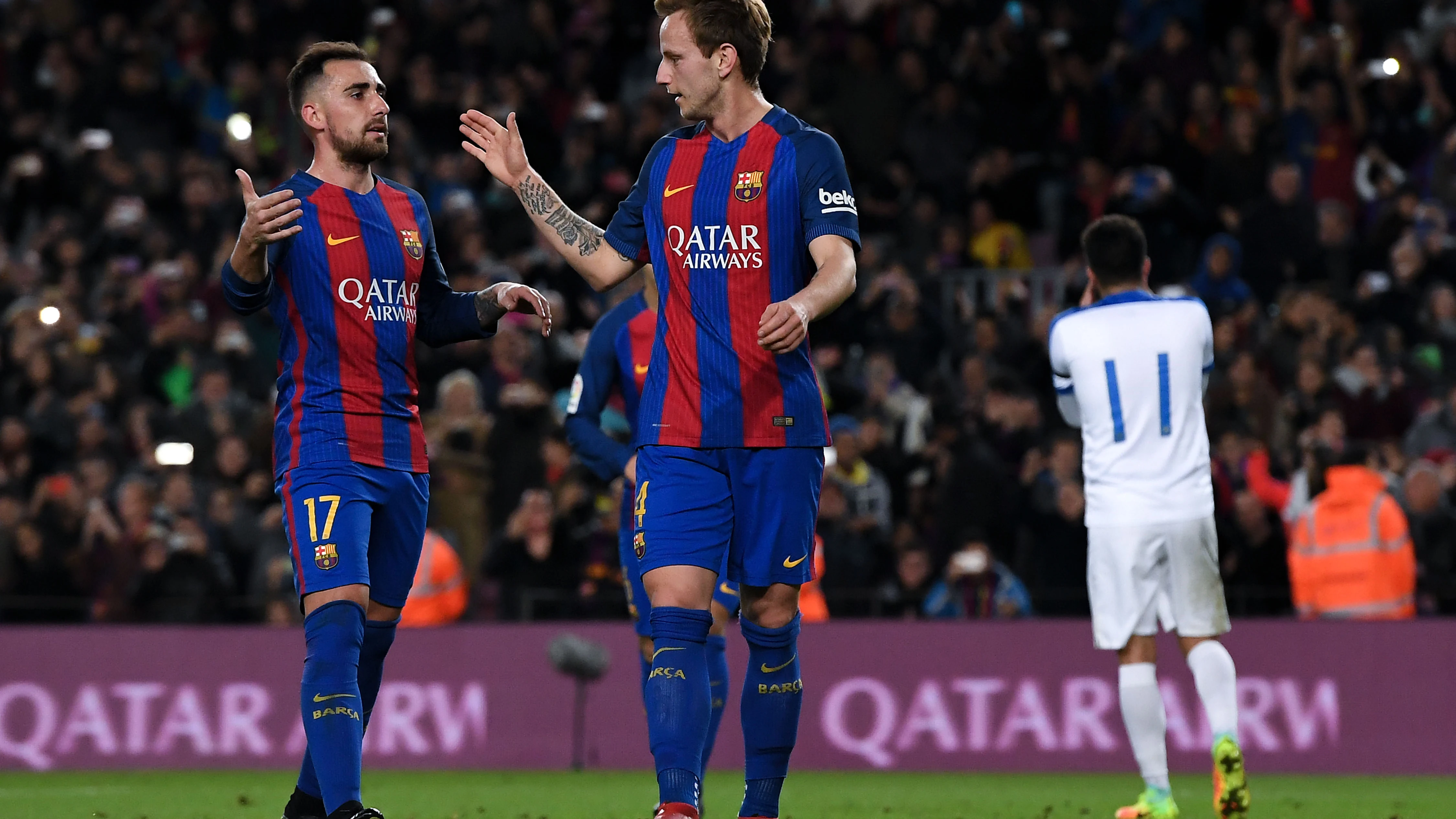 Rakitic celebra su gol de penalti contra el Hércules con Alcácer Rakitic celebra su gol de penalti contra el Hércules con Alcácer