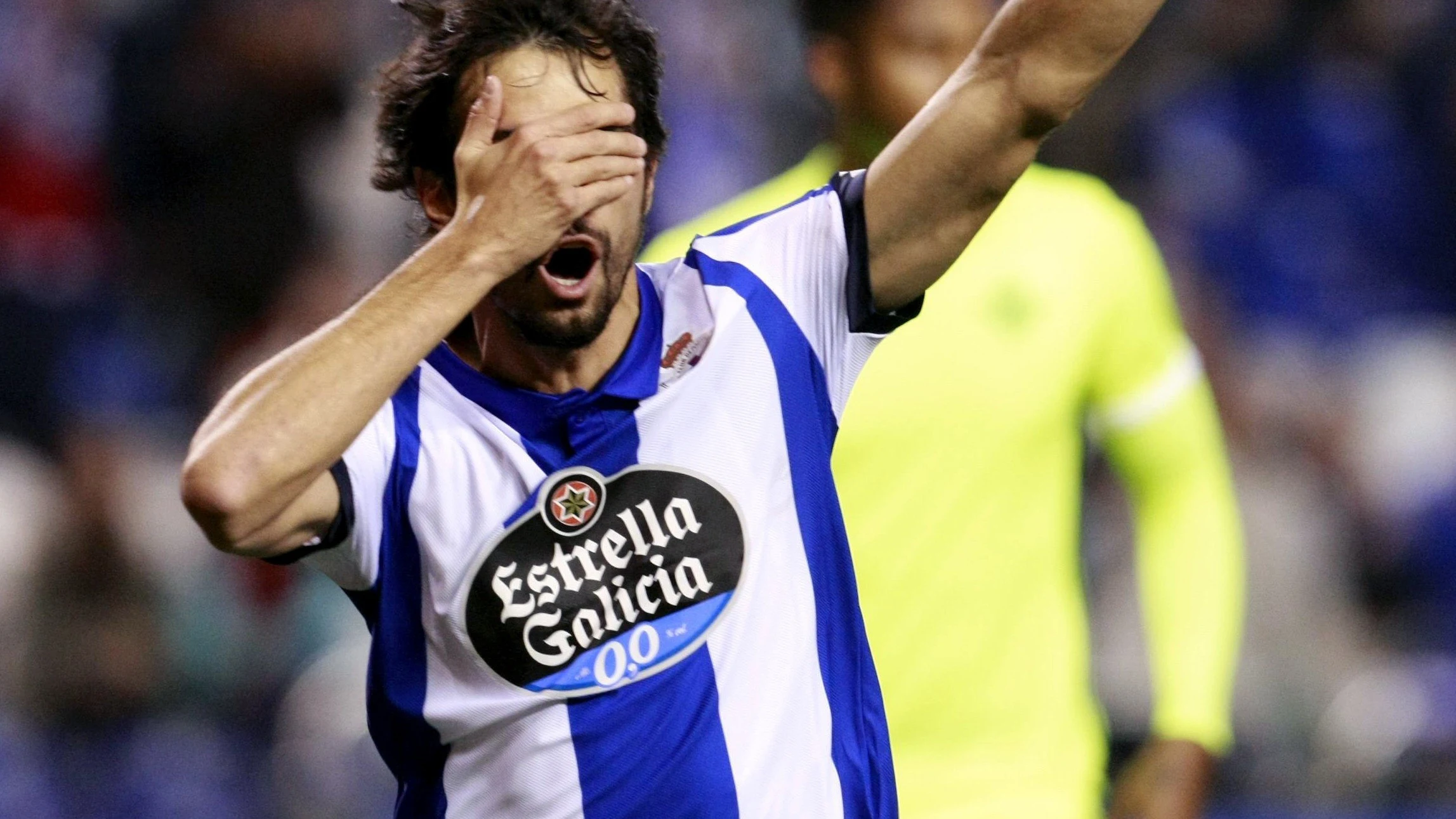 Alejandro Arribas celebra su gol contra el Betis