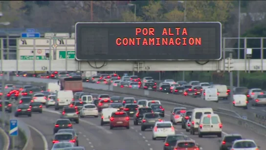 Protocolo por contaminación en la M-30 Frame 22.890968 de: El Ayuntamiento de Madrid amplía el protocolo por contaminación al viernes y limita la velocidad en la M-30