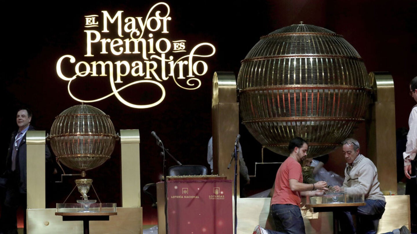 Preparaci&oacute;n de los bombos de Loter&iacute;a