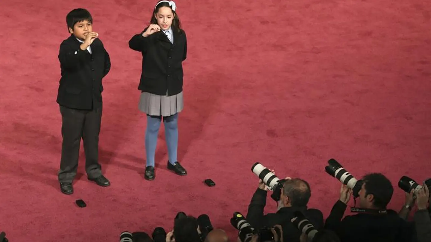 Los niños de San Ildefonso muestran las bolas Los niños de San Ildefonso muestran las bolas con el primer cuarto premio