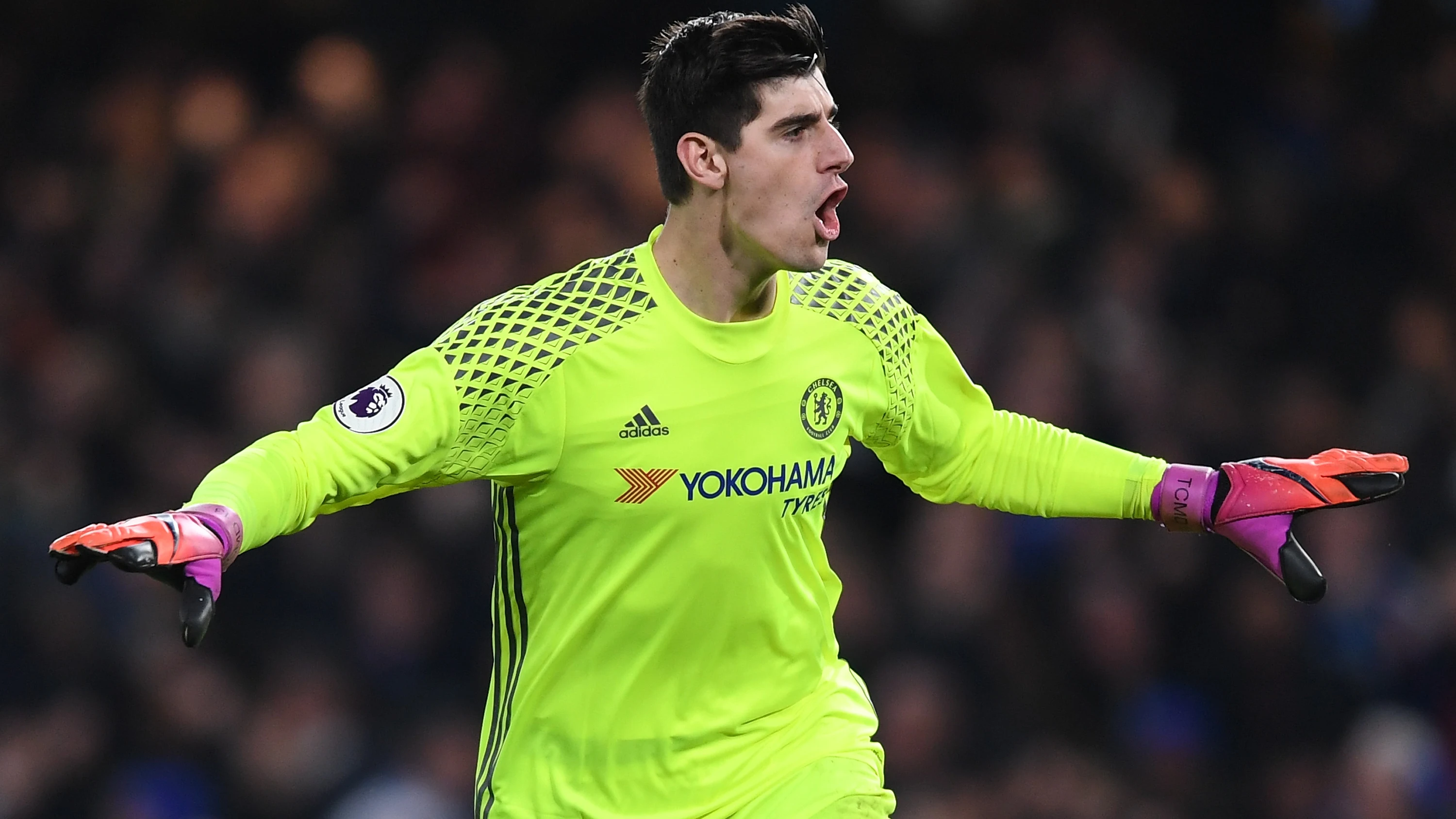 Courtois, el portero menos goleado de la Premier, también sabe hacer mates