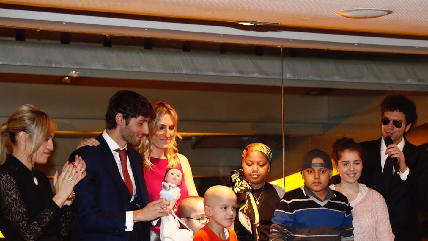 Foto de familia de la 'Cena Pirata' organizada por Esteban Granero