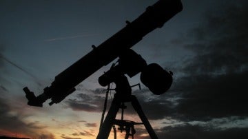 Dentro de todos los tipos de telescopio, el refractor es el más asequible