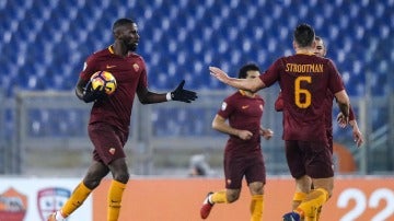 La Roma cosechó una victoria ante el Chievo