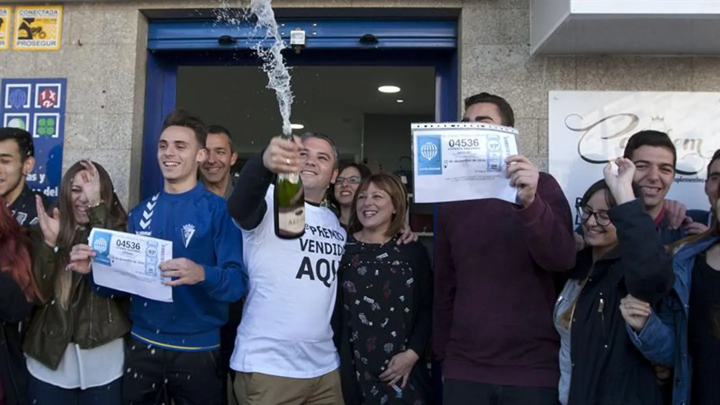 Agraciados con el segundo premio del Sorteo Extraordinario de la Lotería de Navidad Agraciados con el segundo premio del Sorteo Extraordinario de la Lotería de Navidad
