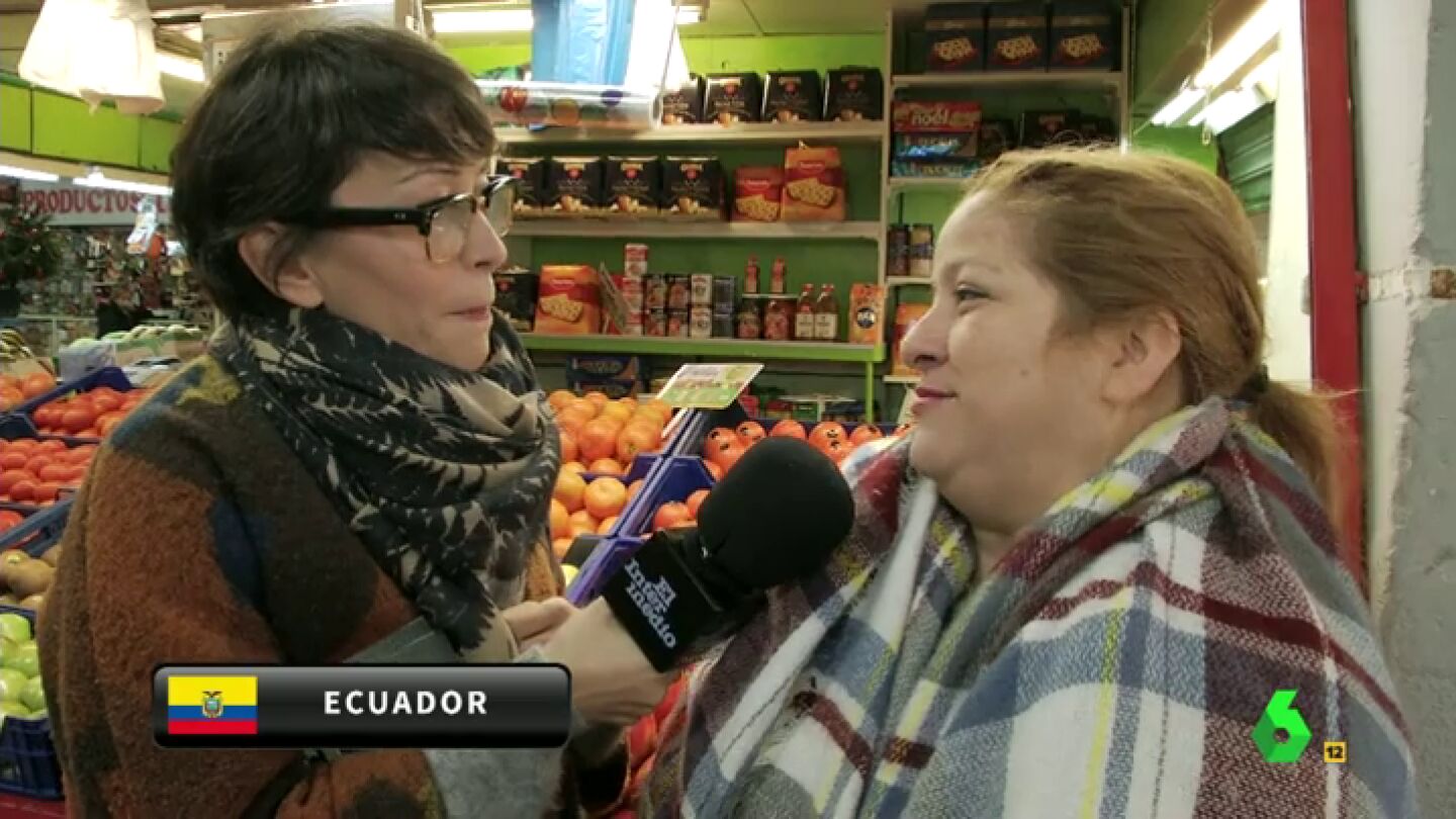 Frame 190.213733 de: La reacci&oacute;n de los &lsquo;mercados internacionales&rsquo; a la Navidad: "En Ecuador hay m&aacute;s alegr&iacute;a, en Espa&ntilde;a son sosos"