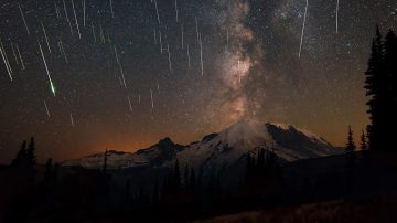 Las Perseidas de Agosto fotografiadas en 2015 en el Parque Nacional del Monte Rainier (Estados Unidos)