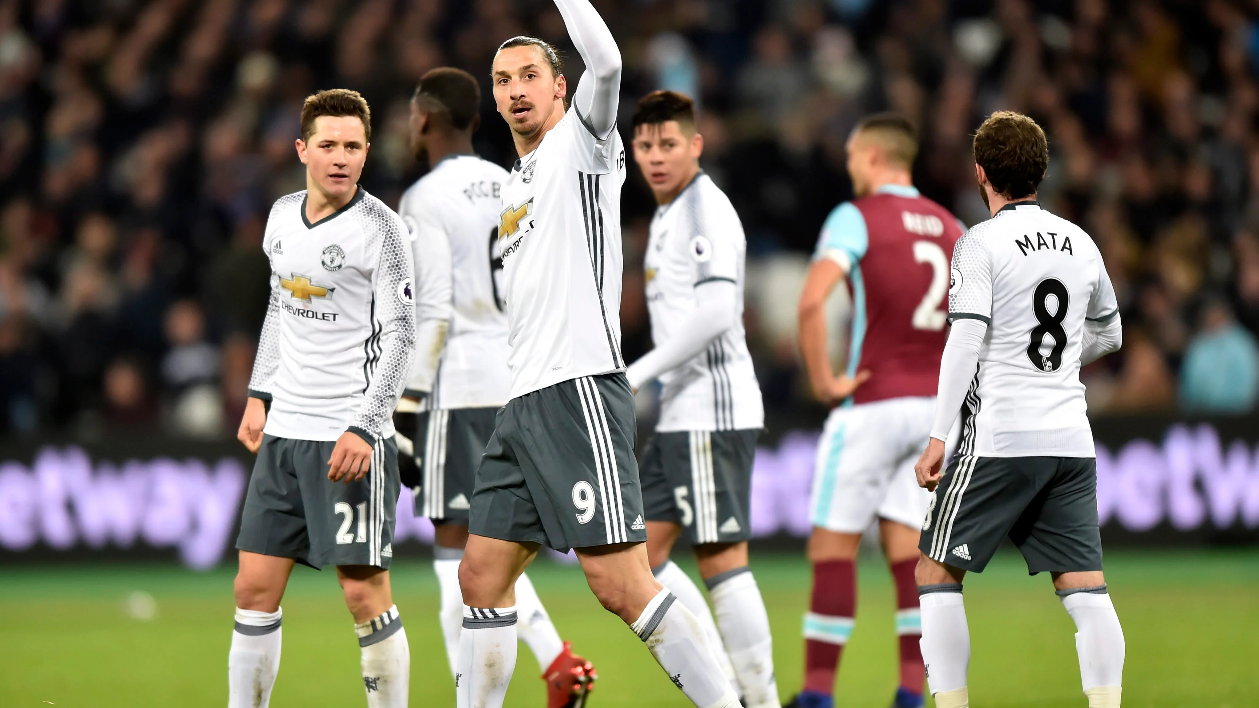 El Manchester United celebrando el gol de Ibrahimovic El Manchester United celebrando el gol de Ibrahimovic