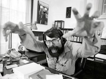 Stephen King en su oficina, a principios de los 80. Stephen King en su oficina, a principios de los 80.