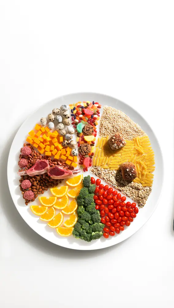 Alimentación rica en frutas, verduras, proteínas e hidratos de carbono limpios
