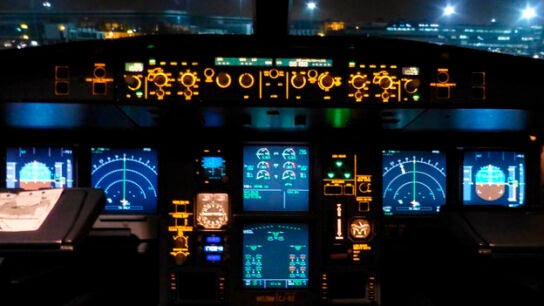 Cabina de un avi&oacute;n