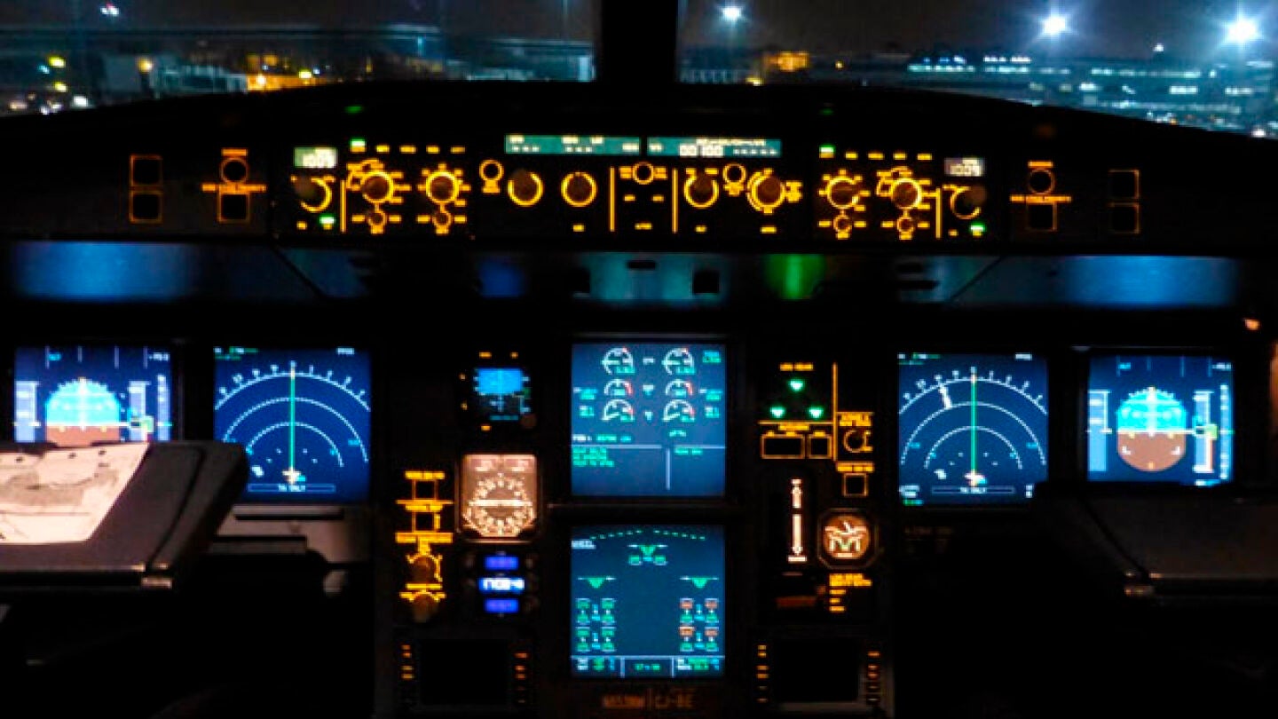 Cabina de un avi&oacute;n