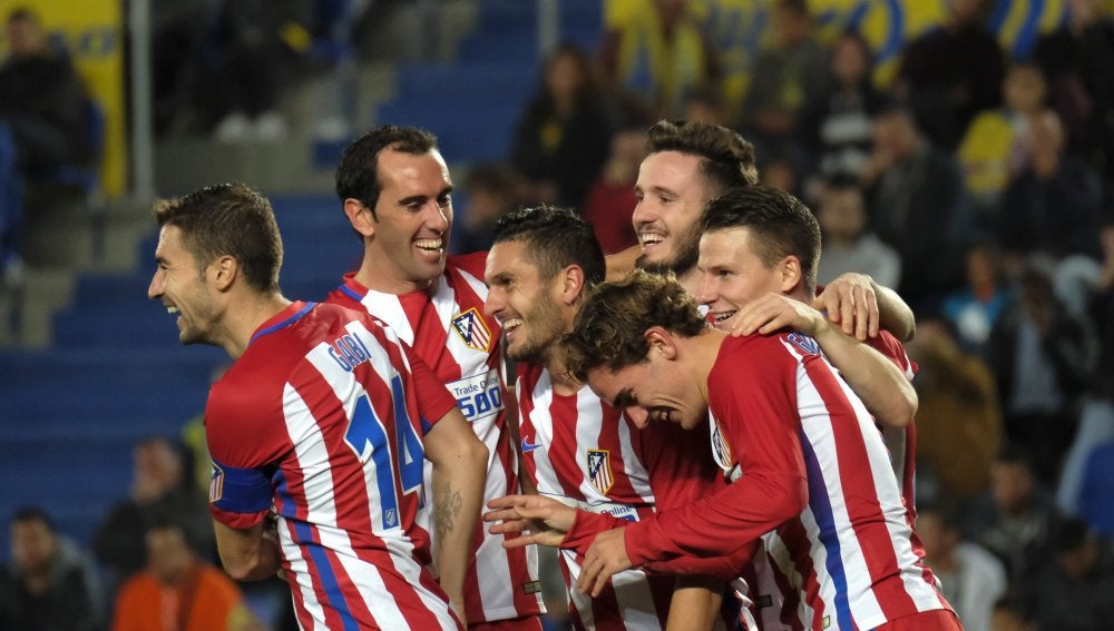 Los jugadores del Atlético celebran un gol