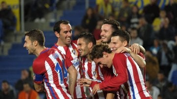 Los jugadores del Atlético celebran un gol