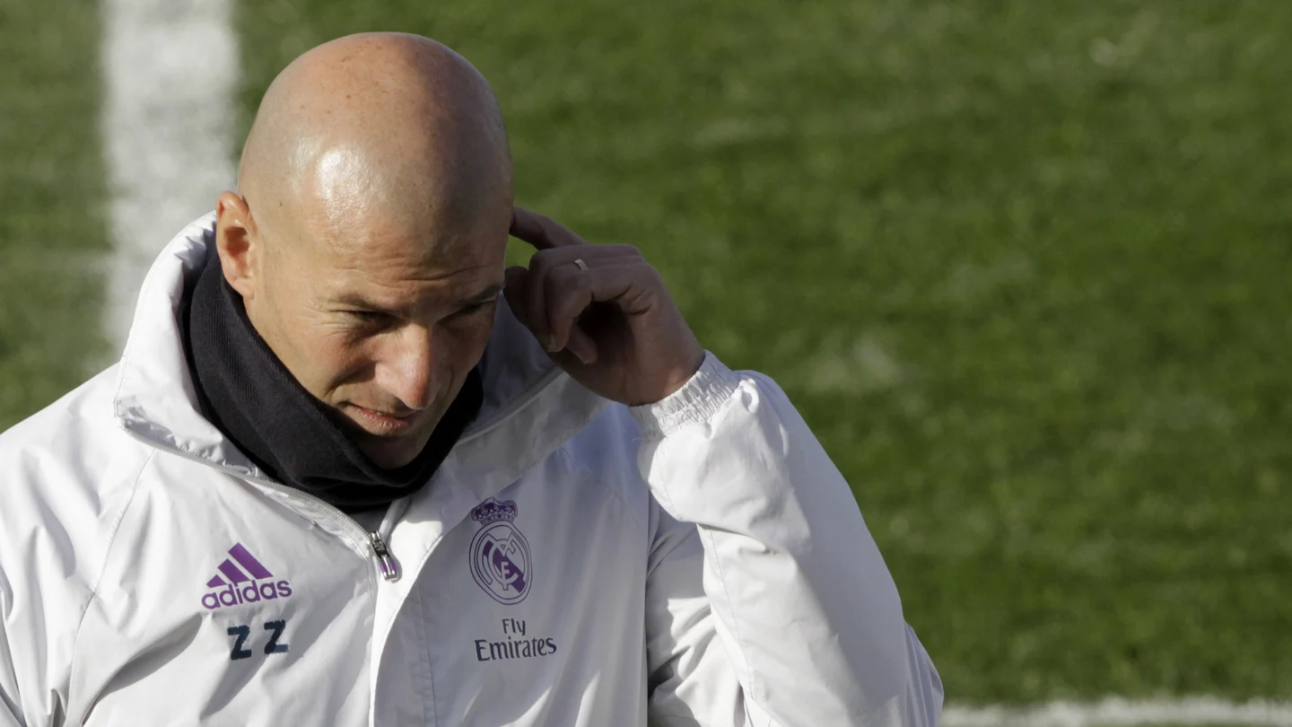 Zidane, durante el entrenamiento del Real Madrid Zidane, durante el entrenamiento del Real Madrid