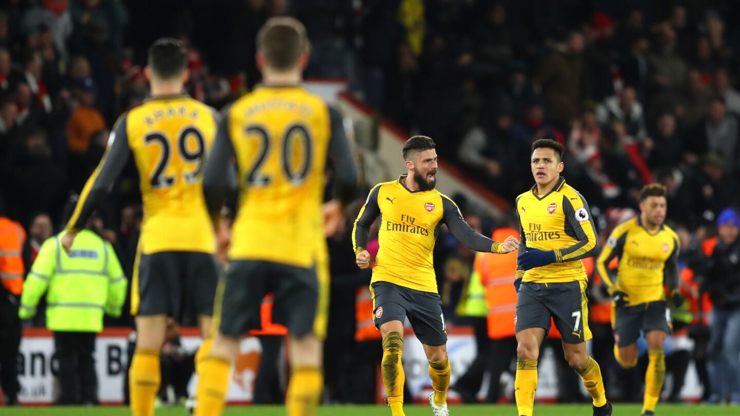 Giroud celebrando uno de los goles del Arsenal