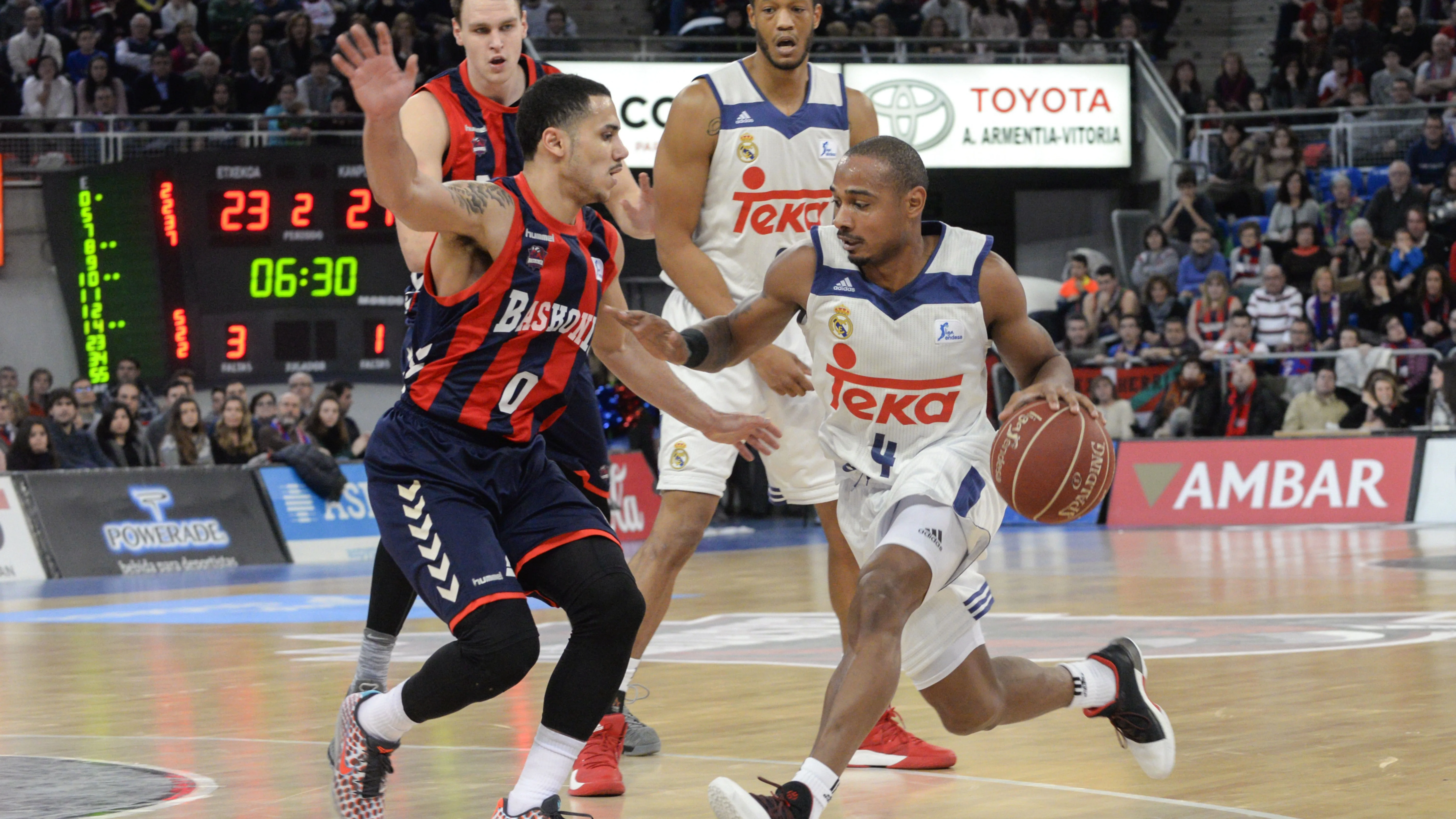 Dontaye Draper frente a Shane Larkin Dontaye Draper frente a Shane Larkin