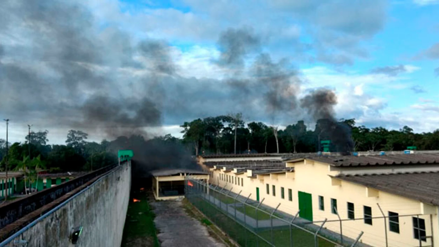 Humo en el complejo penitenciario de Manaos, Brasil, tras una reyerta Humo en el complejo penitenciario de Manaos, Brasil, tras una reyerta