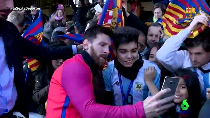 Frame 72.93 de: Polémica por la reventa de entradas en el entrenamiento a puerta abierta del Barcelona